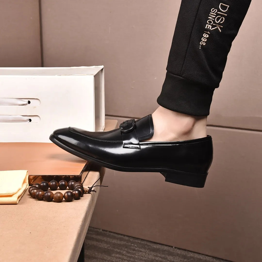 Men's shoes 💰540📛📛 (water-dyed cow lining) Salvatore Ferragamo high-end (Salvatore Ferragamo) is the world's top luxury footwear brand, coming from the fashion kingdom of Italy. It is famous all over the world for its traditional handmade design and novel styles... 🚶🏻🚶🏻New suit shoes are available simultaneously at the counter. This model is made of pure handmade imported Italian calfskin ➕soft water-dyed cowhide lining Original authentic outsole🌀🌀Size: 38➖44.